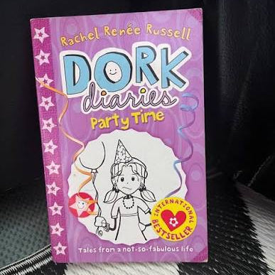 Dork Diaries: Party Time by Rachel Renée Russell – Paperback Cover | Kitab Markaz