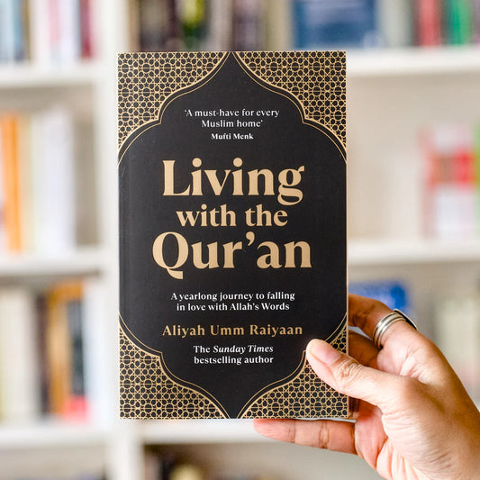 Living with the Qur'an by Aliyah Umm Raiyaan – Book Cover | Kitab Markaz